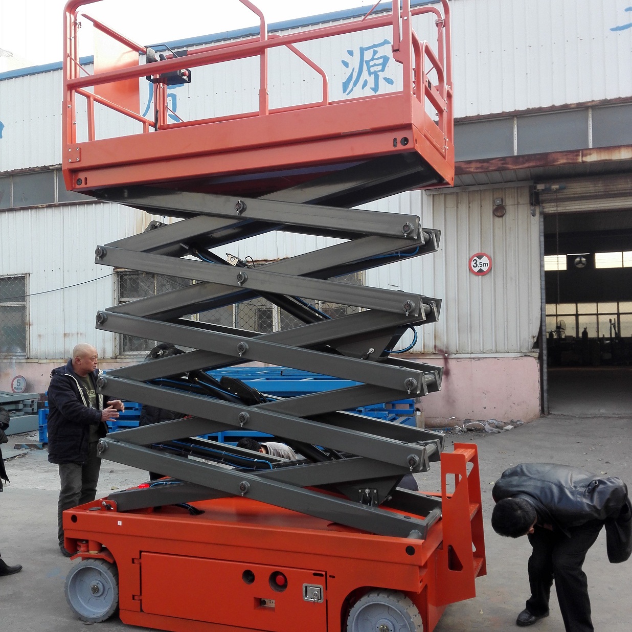 自行走升降机 自行走升降机