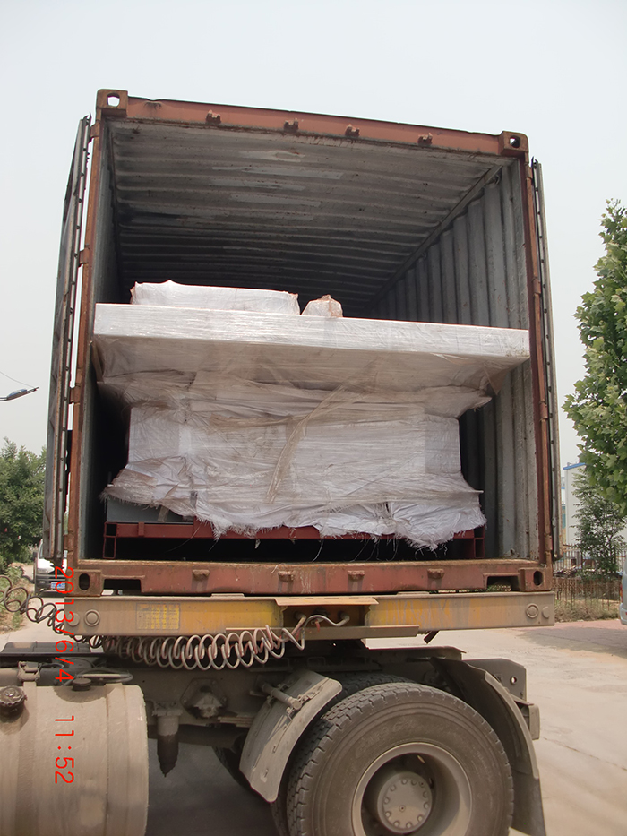 为国外客户定做的汽车升降机、升降平台、汽车举升机